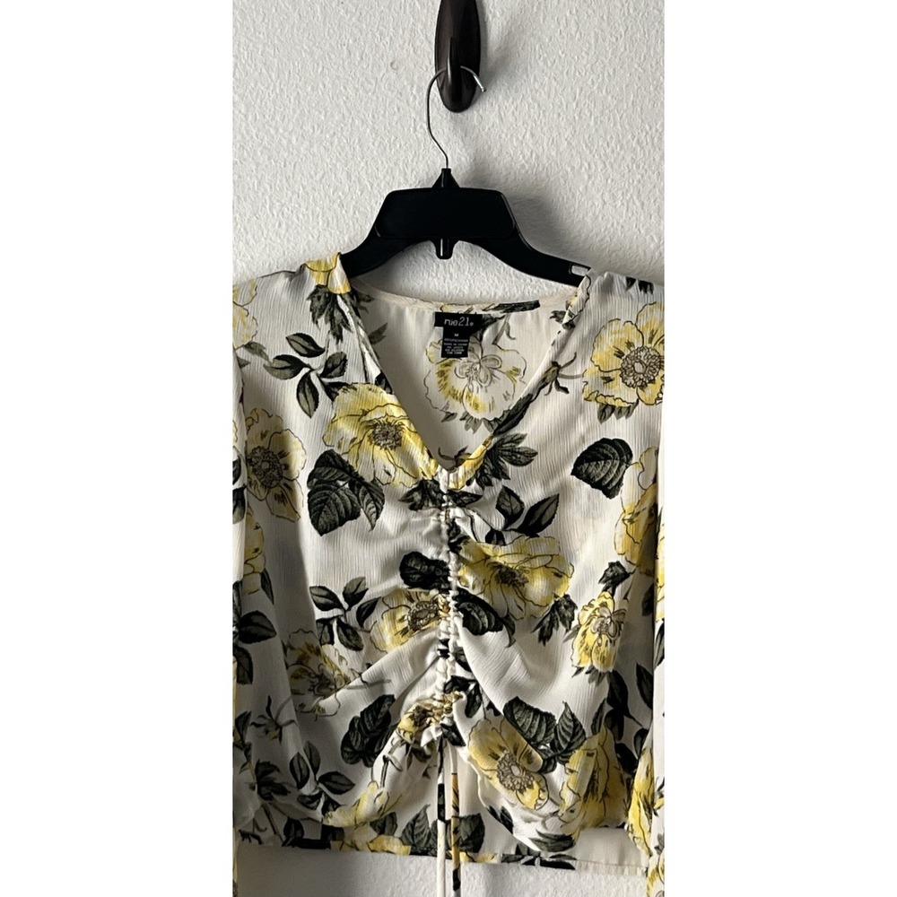 Rue 21 Women's Yellow White Long Sleeve Crop Top Size M - Picture 3 of 7